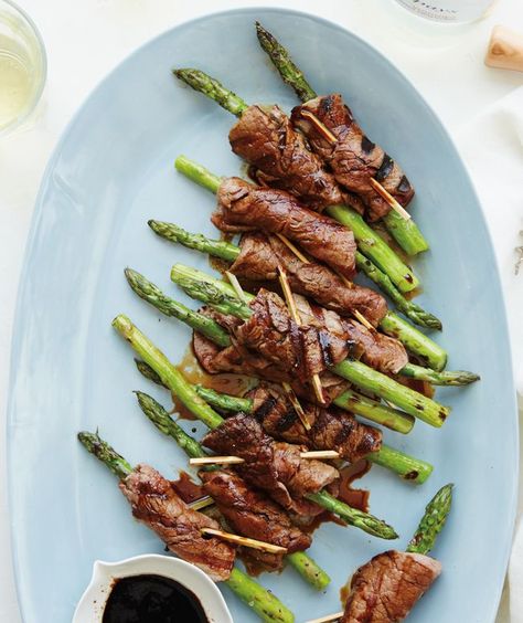 Izakaya Recipes, Beef And Asparagus, Asparagus Rolls, Food Specials, Asparagus Wraps, Steak Wraps, Grilled Asparagus Recipes, Beef Wraps, Healthy Entrees