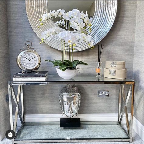 Glass Console Table, Furniture Showroom, Table 2, Hallway Decorating, Elegant Homes, Pisa, Furniture Making, Interior Spaces, Furniture Shop