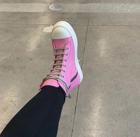 Pink Rick Owens 💝 Pink Rick Owens, Rick Owens Shoes Outfit, Rick Owens Boots, Rick Owens Shoes, Pretty Shoes Sneakers, Sneakers Fashion Outfits, Cute Sneakers, Hype Shoes, Aesthetic Shoes