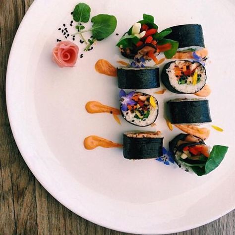 Sushi Plating Ideas, Sushi Plating Presentation, Platting Ideas Food, Sushi Garnish, Sushi Plating, Gourmet Food Plating, Sushi Platter, Food Tech, Sushi Chef