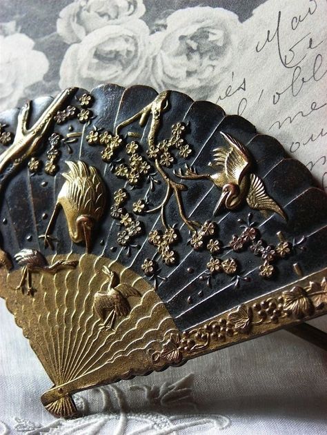 Victorian Hand Fan https://www.pinterest.com/mosleystudio/butterflies-renew-earth/ Chinese Fans, Antique Fans, Japanese Fan, Vintage Fans, Umbrellas Parasols, Hand Held Fan, Chatelaine, Victorian Era, Hand Fan