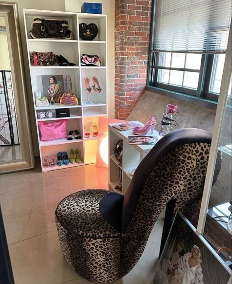 Fashion Room Aesthetic, Leopard Bedroom Decor, Cheetah Room, Leopard Print Bedroom, Cheetah Decor, Salon Suites, Dream Apartment Decor, Future Apartment Decor, Pinterest Room Decor