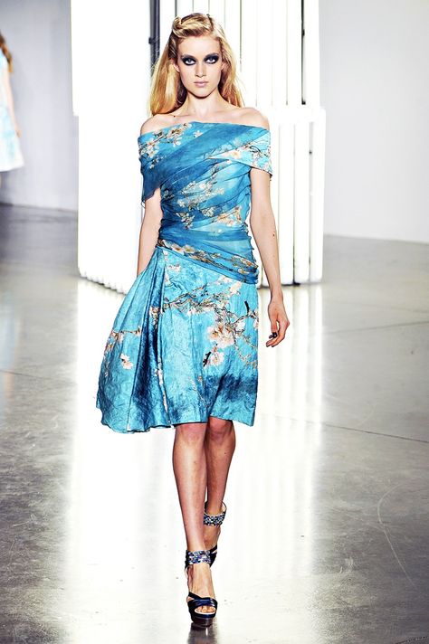 Van Gogh dress. Channel Outfits, Art Inspired Fashion, High Fashion Art, J Paul Getty, Getty Museum, Wedding Reception Dress, Fashion Stores, Art Dress, Art Clothes