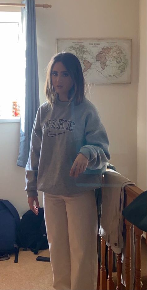 Beige Wide Leg Jeans Outfit, Gray Crewneck Outfit, Beige Wide Leg Jeans, Beige Jeans Outfit, Gray Sweatshirt Outfit, Crewneck Outfit, Wide Leg Jeans Outfit, Beige Sweatshirt, Beige Jeans