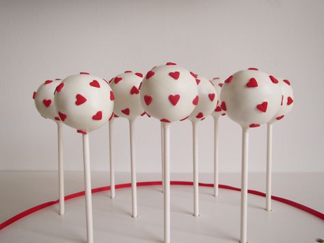 Heart Cake Pops Valentines Day, Valentine’s Cake Pops, Heart Themed Birthday Party Aesthetic, Heart Shaped Cake Pops, Cake Pops San Valentin, Heart Themed Birthday Party, Heart Themed Party, Valentines Cake Pops, Valentines Day Cake Pops