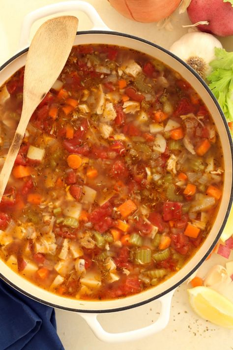 Irish Potato Soup, Vegetable Soup Crock Pot, Chicken Vegetable Soup Recipes, Italian Soup Recipes, Chicken Vegetable Soup, Soup Vegetable, Vegetable Soup Healthy, Vegetable Soup With Chicken, Cheap Clean Eating