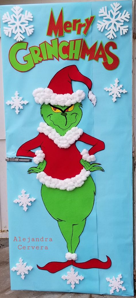 Una puerta super divertida para el salon de clases, con materiales super sencillos. Grinch Classroom Door, Grinch Christmas Decorations, Classroom Door, Grinch Christmas, Bad Bunny, Creative Photography, Grinch, Projects To Try, Christmas Decorations