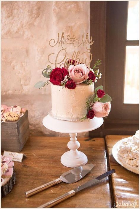 Wedding Cakes Maroon, Blush Fall Wedding, Blush Pink Wedding Cake, Bohemian Wedding Cake, Burgundy Wedding Cake, Blush Wedding Cakes, Beautiful Wedding Cake, Wedding Cake Fresh Flowers, Round Wedding Cakes