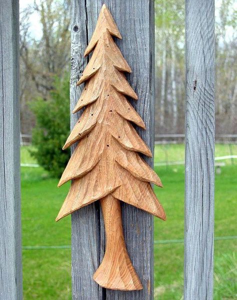 Pine Tree Carving, Wood Carved Christmas Tree, Easy Wood Carving, Carved Christmas Tree, Wooden Trees, Santa Carving, Simple Wood Carving, Wood Carving For Beginners, Wood Projects For Beginners