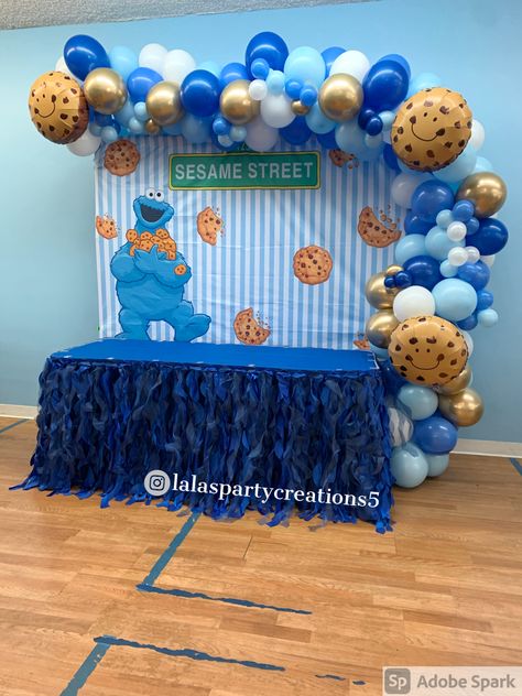 Cookie Monster Balloon Arch, Table Decor Balloons, Cookie Monster 1st Birthday Decorations, Cookie Monster Party Decorations, Cookie Monster 1st Birthday, Sesame Street Birthday Party Ideas Boy, Cake Table Decor, Cookie Monster Birthday Party, Cookie Birthday