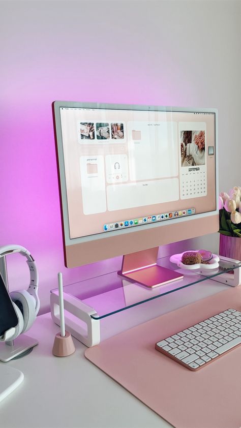 Organization Desk Aesthetic, Desk Aesthetic Study, Adult Pink Bedroom, Pink Imac, Aesthetic Study Desk, Imac Setup, Mac Desk, Imac Desk, Small Theatre Room