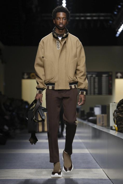 Fendi Menswear, Fendi Fashion Show, Fashion Milano, Fendi Men, Hot Desert, Fendi Fashion, Winter Outfits Men, Boy London, Live Fashion