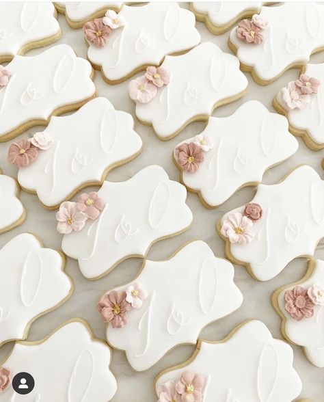 Wedding Cookie Ideas Decorated, Royal Iced Wedding Cookies, Elegant Wedding Cookies Decorated, Wedding Cookie Designs, Wedding Cookies Decorated Simple, Simple Wedding Cookies, Engagement Party Cookies, Grad Cookies, Wedding Biscuits