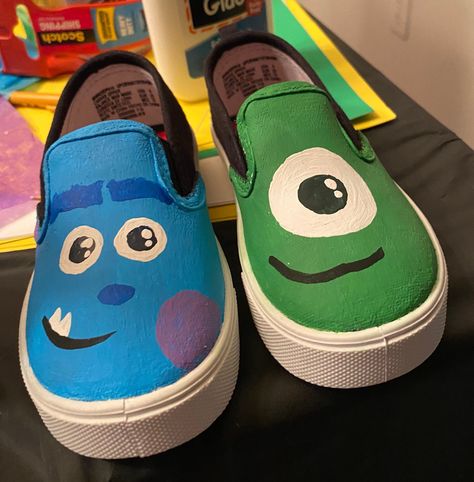 Easy Shoe Painting Ideas, Painted Shoes Diy, Cute Vans, Painted Canvas Shoes, Custom Painted Shoes, Shoe Designs, Special Occasion Shoes, Shoe Ideas, Canvas Slip On Shoes