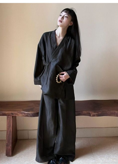 Japanese Formal Outfit, Long Skirt Over Pants, Japandi Clothing, Modern Traditional Japanese Clothing, Theatre Rehearsal Outfit, Japanese Woman Fashion, Japanese Inspired Fashion Runway, Asian Inspired Outfits, Kimono Outfit Japanese Modern