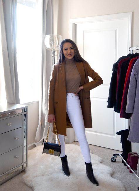 White Pants Outfit Autumn, How To Wear White Jeans In Winter, Casual White Jeans Outfit, White Jeans In Winter, White Jeans Outfit Winter, Style White Jeans, Church Outfit Fall, White Pants Winter, White Jeans Winter