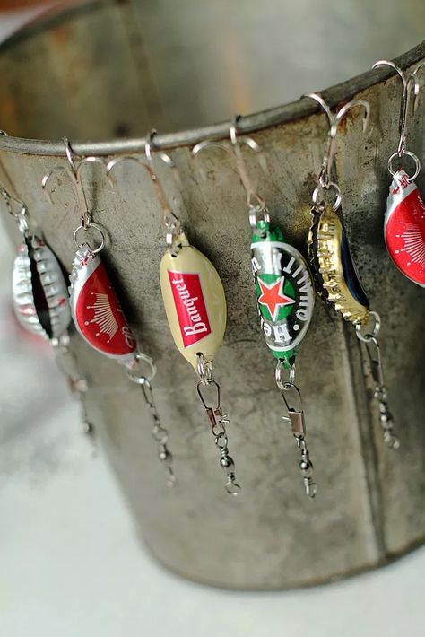 Diy Gifts For Christmas, Bottle Cap Fishing Lures, Handmade Christmas Presents, Christmas Presents For Men, Pesca In Mare, Diy Gifts For Men, Diy Gifts For Dad, Man Crafts, Bottle Cap Crafts