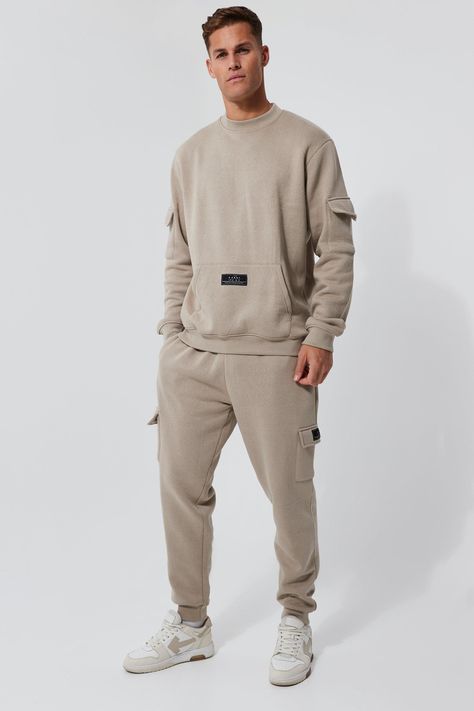 Men’s Matching Sweat Set, Lounge Wear Mens Fashion, Men’s Sweatsuit, Essential Outfits Men, Sweatsuit Outfit Men, Comfy Mens Outfits, Tracksuit Outfit Mens, Sportswear Photography, Cargo Tracksuit