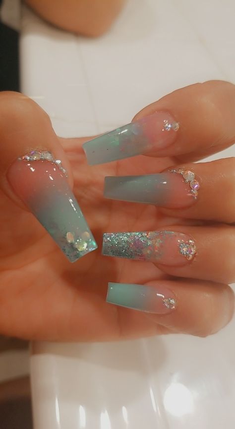 Light Turquoise Nails Acrylic, Aqua And Silver Nails, Acrylic Nails Teal Turquoise, Teal Quince Nails, Teal Acrylic Nails Designs, Teal Nails Design Ideas, Light Teal Acrylic Nails, Cute Teal Nail Ideas, Teal Aesthetic Nails