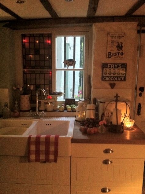 Downtown Kitchen Aesthetic, Studio Kitchen Aesthetic, Aesthetic Kitchen Pictures, Autumn House Decor Kitchen, Cute Cozy Kitchen, Vintage Cozy Kitchen, Autumn House Interior, Aestethic Kitchen, Fall House Aesthetic