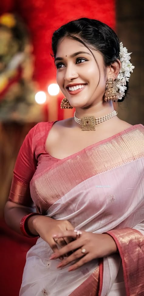 Vaishu Sundar, Kalyani Anil, Kerala Wedding Photography, Beauty Hacks Lips, Kerala Wedding, Human Pictures, Afghani Clothes, Indian Saree Blouses Designs, 3d Image