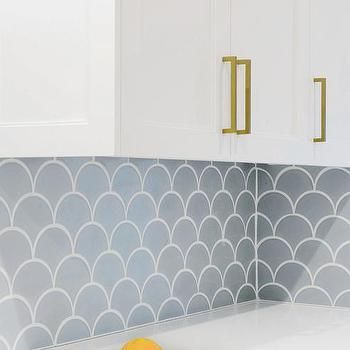 White Kitchen with Blue Fish Scale Backsplash Tiles Fish Scale Tile Backsplash, Kitchen Wall Tiles Backsplash, Scale Tile, White Upper Cabinets, Ogee Drop, Fish Scale Tile, Kitchen Redesign, Eclectic Kitchen, Fireclay Tile