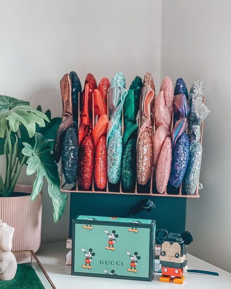 Disney Ears Storage Ideas, Disney Ears Display, Minnie Ears Display, Disney Ear Storage Ideas, Mickey Ears Display, Disney Pin Organization, Disney Ear Hat Display, Disney Ears Display Wall, Disney Ear Storage