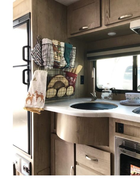 Pod Camper, Boho Chic Interior, R Pod, Rv Kitchen, Small Trailer, Rv Storage, Money Saving Meals, Rv Remodel, Kitchen Design Ideas