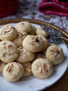 Serinakaker (Norwegian Christmas cookies) Norse Food, Norwegian Christmas Cookies, Norwegian Cookies, Norwegian Kitchen, Norwegian Cuisine, Norway Food, Wild Kitchen, Viking Food, Nordic Recipe