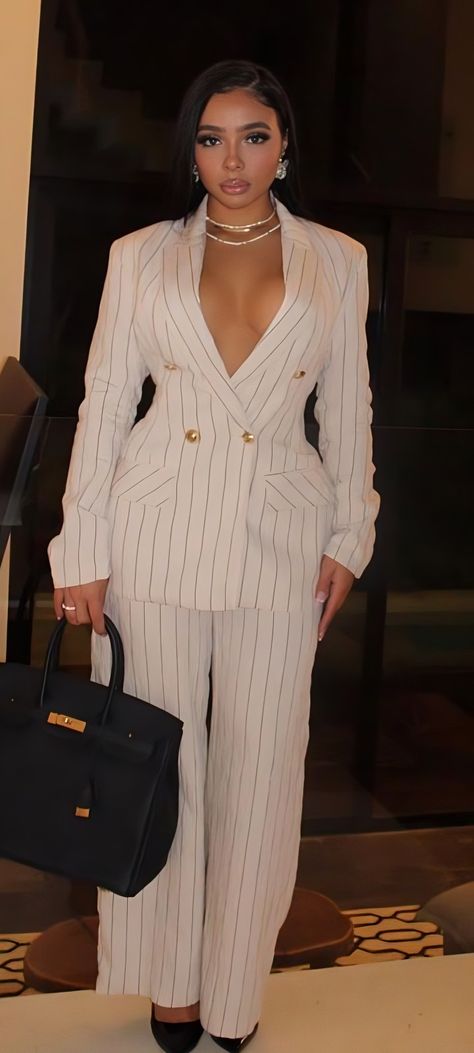 Professional Baddie Aesthetic, Elegant Glamour Style, Baddie Suits For Women, Cute Pants Suits Black Women, Fitted Suits For Women Classy, All White Business Outfit, Suit Dress For Women Classy, Lawyer Baddie Aesthetic, Black Women Corporate Outfits