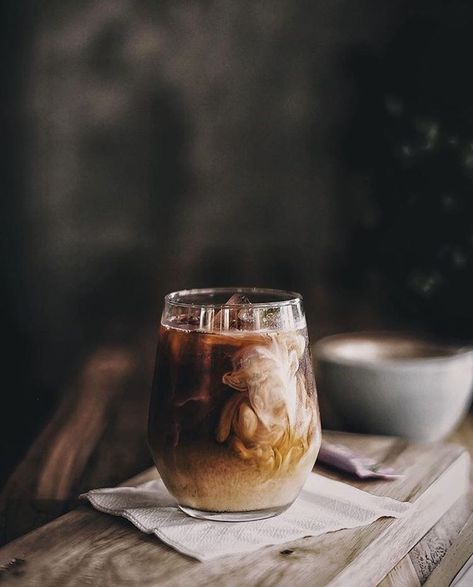 Coffee Shop Photography, Coffee Shop Aesthetic, Coffee Wallpaper, Coffee Pictures, Coffee Photography, Aesthetic Coffee, Coffee Is Life, Coffee Company, But First Coffee