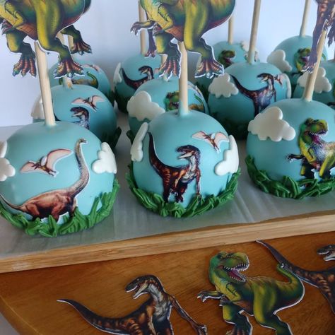 Dinosaur Candy Apples, Dinosaur Cake Pops, Chocolate Covered Apples, Caramel Dip, Chocolate Apples, Dinosaur Themed Birthday Party, Chocolate Sweets, Kids Birthday Themes, Dino Party