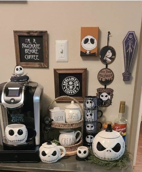 Creative Kitchen Design, Jack Nightmare Before Christmas, Christmas Hand Painted, Nightmare Before Christmas Decorations, Nightmare Before Christmas Halloween, Adornos Halloween, Dark Home Decor, Creative Kitchen, Goth Home