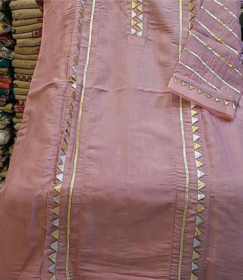 Lace Dress Design, Neck Designs For Suits, Simple Kurti Designs, Trendy Shirt Designs, Kurti Designs Latest, Stylish Short Dresses, Casual Indian Fashion, Pakistani Fancy Dresses, Dress Design Patterns