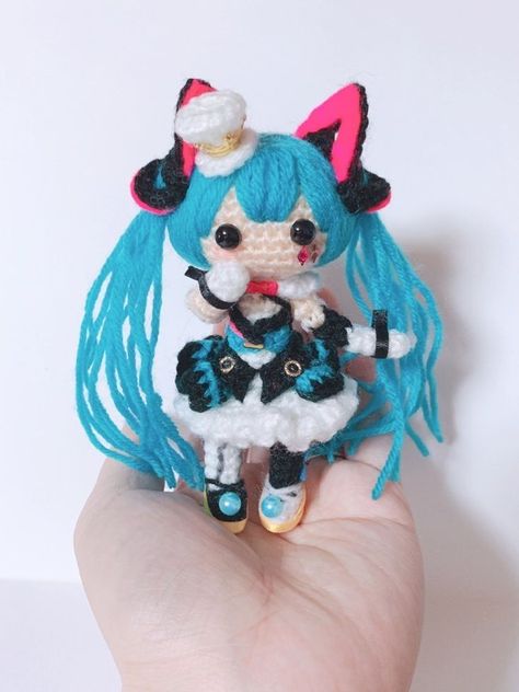 Hatsune Miku Crochet, Miku Crochet, Easy Crochet Animals, Kawaii Crochet, Crochet Wool, Crochet Fashion Patterns, Diy Origami, Fun Crochet Projects, Anime Dolls