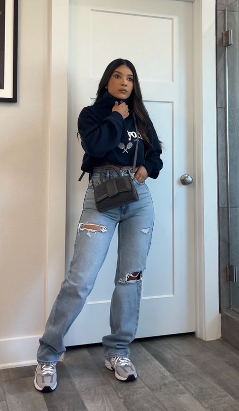 Wide leg ripped jeans, high waisted, zipper sweater, chunky new balance sneakers, #everydayoutfit #outfitidea #casualootd #ootd #petitefashion #simpleoutfit