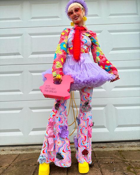 Cowboy Clown, Fruits Fashion, 70s Cowboy, Kidcore Fashion, Estilo Kitsch, Maximalist Outfits, College Outfit Ideas, Rave Fit, Cute College Outfits