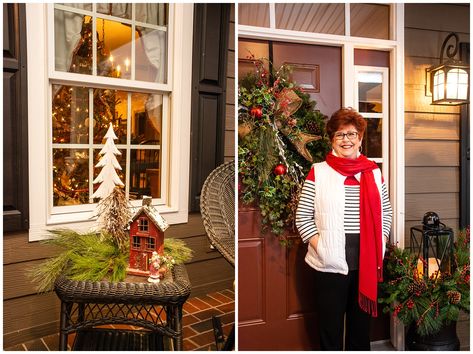 Gail Reeder My Home Sweet Home, Primitive Front Door, Primitive Christmas Porch, Colonial Christmas Decorating, Primitive Christmas Decorating Ideas, Gail Reeder, Primitive Houses, Old Ornaments, Colonial Decorating