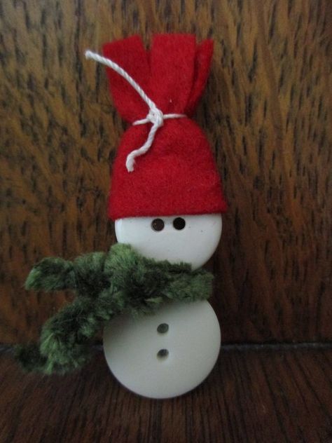 Snowman Mania, Nutcracker Plates, Snow Craft, Button Snowman, Kids Christmas Crafts Ornaments, Christmas Button Crafts, Snow Dance, Christmas Crafts Snowman, Homemade Christmas Crafts