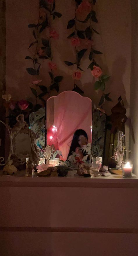 virgin suicides lana del rey inspired room decor aphrodite romance pink Girly Witchy Bedroom, Bedroom Altar, Witchy Bedroom, Romantic Room, Goth Home Decor, Bedroom Crafts, Pinterest Room Decor, Pretty Room, Dream Apartment