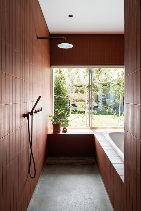 Photo 3 of 27 in A Calming Central Courtyard Lets in Fresh Air and Sunlight at a Renovated Aussie Cottage - Dwell Brick Cottage, Central Courtyard, Drop In Tub, Open Showers, 아파트 인테리어, Design Del Prodotto, Bath Room, The Design Files, Modern Bathroom Design