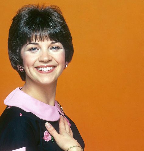 CINDY WILLIAMS 1947-2023: FAREWELL TO A TV FAVORITE Cindy Williams, Laverne & Shirley, James Garner, American Graffiti, Will And Grace, Barbra Streisand, Child Life, Important Facts, A Tv