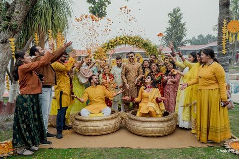 Haldi Photoshoot, Wedding Stage Decor, Aspiring Artist, Modern Photography, Wedding Function, Marriage Ceremony, Photographic Studio, Wedding Stage, Wedding Professional