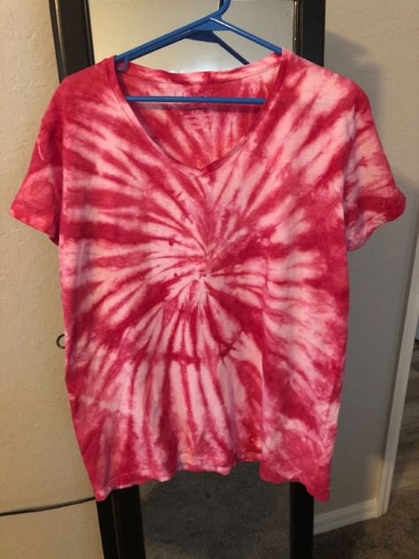 Red Tie Dye, Dye Patterns, Tie Dye Crafts, Father Shirts, Red Tie, Tie Dye Shirt, Dye Shirt, Tie Dye Patterns, Dyed Tops