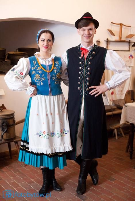 Kaszubskie stroje Polish Traditional Costume, Polish People, Polish Heritage, Costumes Around The World, Polish Folk Art, Polish Folk, Folk Clothing, National Dress, European Culture