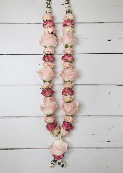 Rose Garland Wedding, Indian Wedding Garland, Indian Wedding Flowers, Fresh Garlands, Flower Garland Wedding, Rose Garland, Wedding Stage Decorations, Foam Flowers, Floral Garland