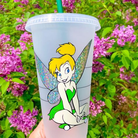 So obsessed with this adorable Tinkerbell tumbler that we added to our collection 💛💚 Grab one in the shop to add a little pixie dust to… Tinkerbell Tumbler, Reusable Starbucks Cup, Starbucks Store, Disney Starbucks, Disney Cups, Magic Fairy, Custom Starbucks Cup, Glitter Tumbler Cups, Reusable Cups