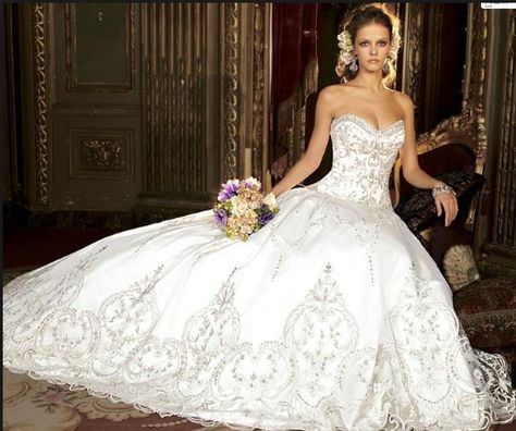 Gorgeous Dress! Eve Of Milady Wedding Dresses, Eve Of Milady, Bling Wedding Dress, Embroidered Wedding Dress, Sweetheart Wedding Dress, Princess Ball Gowns, Beaded Gown, Best Wedding Dresses, Gown Wedding