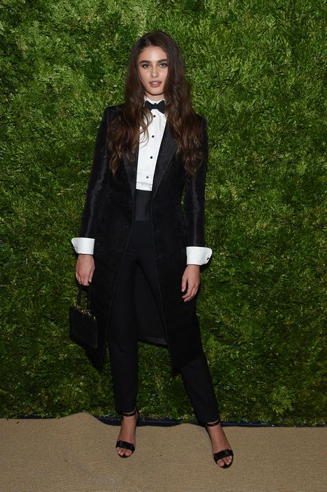 Taylor Hill as seen in a Ralph Lauren Collection tuxedo attending the CFDA/Vogue Fashion Fun 2019 Awards in New York City Jasmin Tookes, Old Hollywood Hair, Don Corleone, Carolyn Murphy, Hollywood Hair, Taylor Marie Hill, Helena Christensen, Zoe Kravitz, Taylor Hill