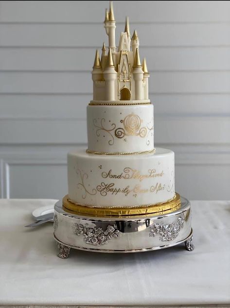 Cinderella Wedding Cake Ideas, Disney Inspired Wedding Cakes, Disney Marriage, Fairytale Wedding Cake, Cinderella Wedding Cake, Princess Wedding Cakes, Fairy Tale Wedding Cake, Cinderella Wedding Theme, Hen Party Cakes